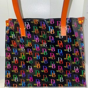 Small/medium size Dooney & Bourke tote